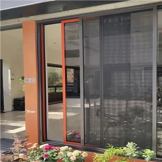 Finestra con cornice sottile